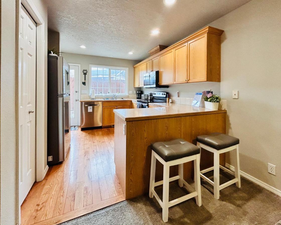 The Getaway Se Boise Condo Across The Street From Greenbelt, Bown Crossing And Boise River 3Bd 3Bath, 4 Beds! Lovely, Homey, Dining Table Seats 6 Екстериор снимка