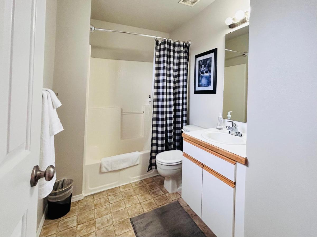 The Getaway Se Boise Condo Across The Street From Greenbelt, Bown Crossing And Boise River 3Bd 3Bath, 4 Beds! Lovely, Homey, Dining Table Seats 6 Екстериор снимка
